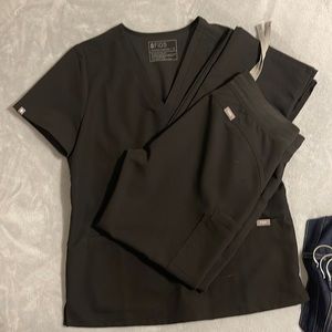 FIGS SCRUBS NEVER WORN WASHED ONCE